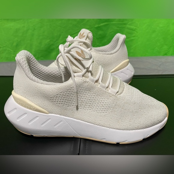 Women’s adidas swift run 2022 decon size 6.5 youth women size 8.5 *BRAND NEW* - Picture 3 of 8